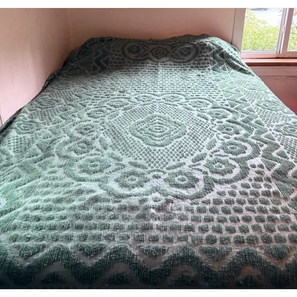 Vintage Mint Green Woven Chenille Bedspread 76x101 Mid Century Tufted Medallion